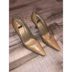 Stuart Weitzman tan leather pumps size 6 1/2